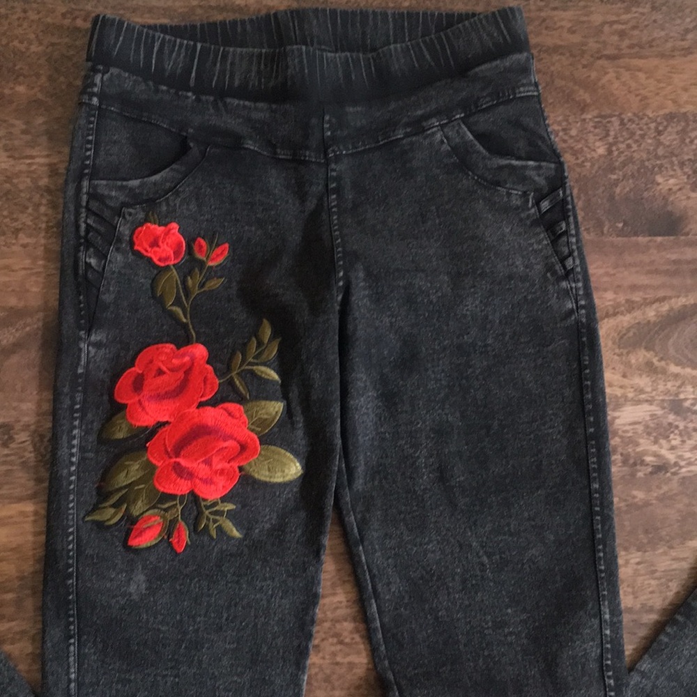 🚫🚫SOLD 🚫🚫 Black 🌹Jeggings - Picture 2 of 5